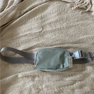 Lululemon everywhere belt bag silver